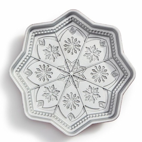 Nordic Ware Sweet Snowflakes Shortbread & Cake Pan Cast Aluminum Nonstick 6 Cups - Picture 8 of 10
